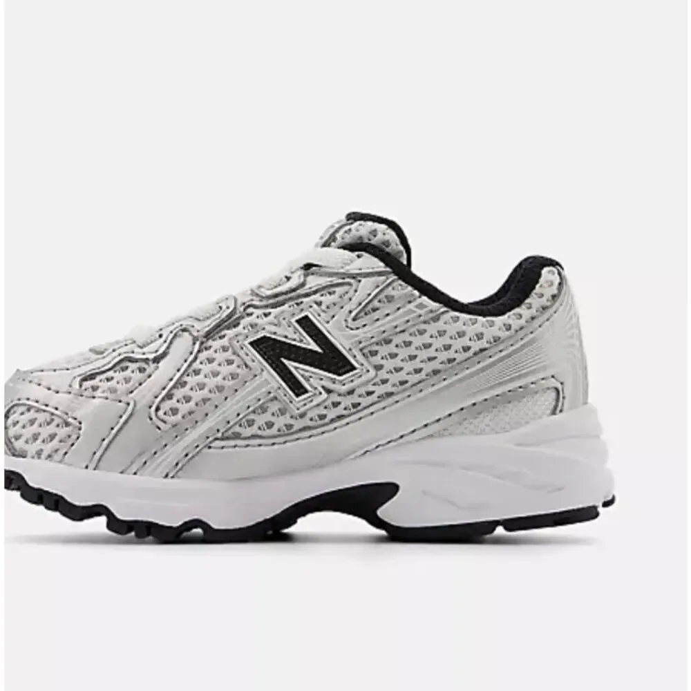 New Balance 740 Bungee Lace Sz 11 kids $75 retail
